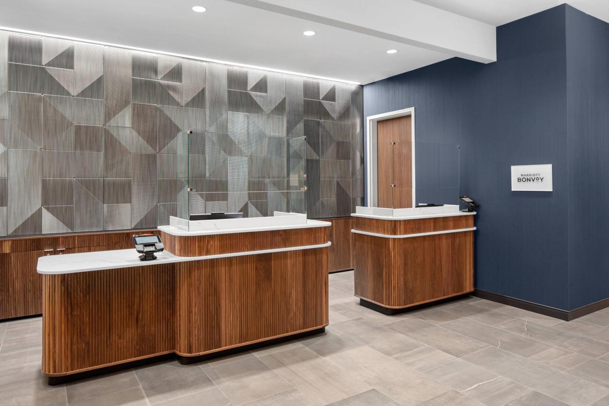 Courtyard By Marriott Lansing Downtown Hotel Eksteriør billede
